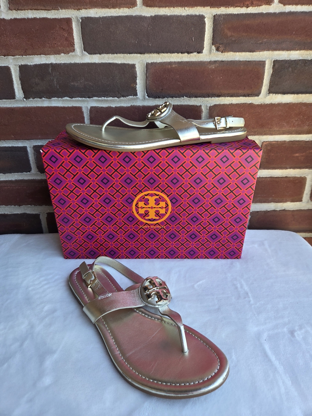 Tory Burch Bryce Spark Gold Leather Flat Thong Sandals Women’s Size 9